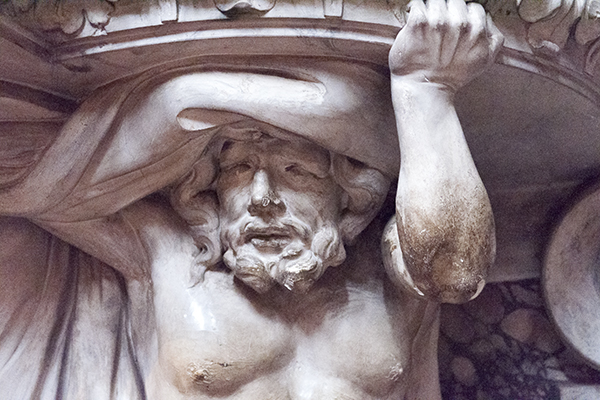 statue